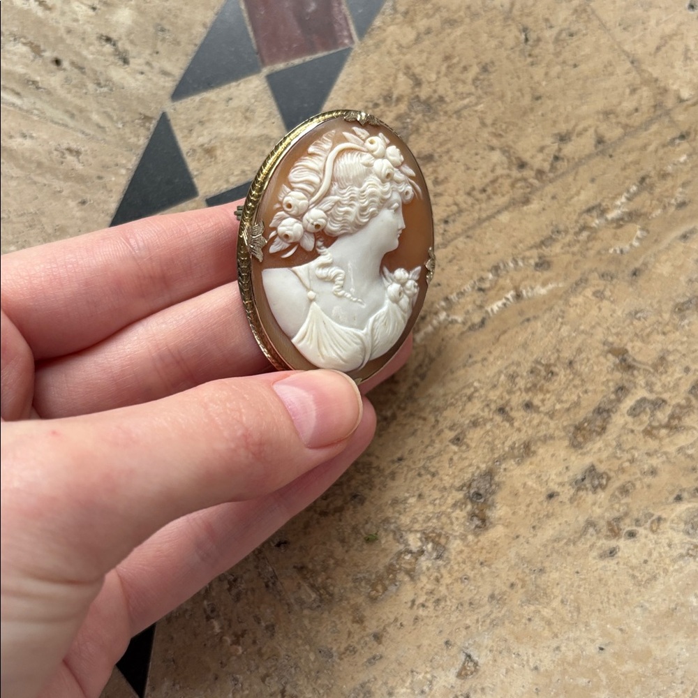 Vintage Cameo Brooch - Picture 6 of 6